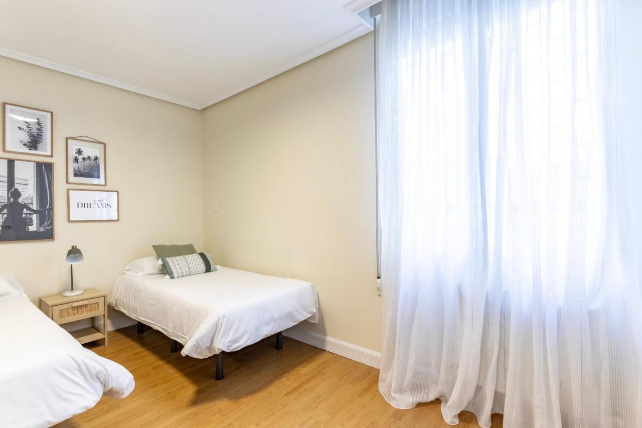 Akomodat En Apartamento En El Centro De Bilbao Con Parking Bagian luar foto