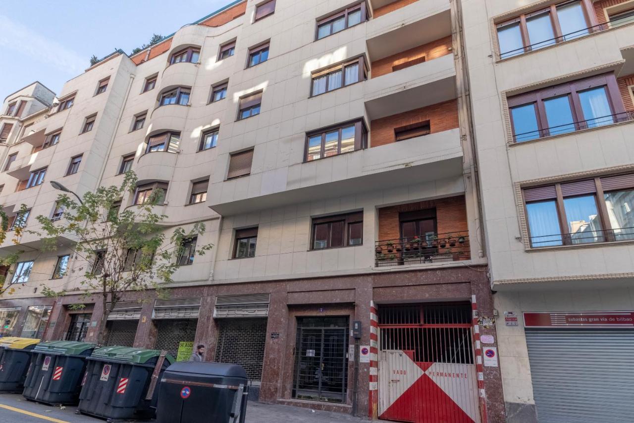 Akomodat En Apartamento En El Centro De Bilbao Con Parking Bagian luar foto