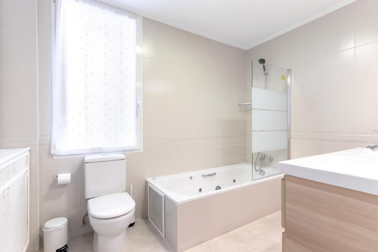Akomodat En Apartamento En El Centro De Bilbao Con Parking Bagian luar foto